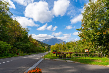 北海道の道路の風景　羊蹄山方面