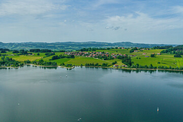 Ausblick auf Moosbach und den Rottachsee im Oberallgäu im Frühsommer