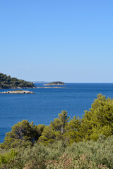 Obraz premium View from the coast of the Peljesac Peninsula towards the islets Miriste and Lirica amd island Mljet in the distance