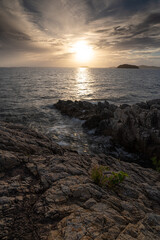 美しい夕暮れの海岸