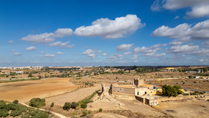 Vista aérea del castillo de Marchenilla en Alcalá de Guadaíra, España