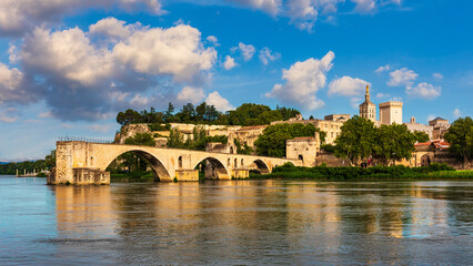 Obraz premium Beautiful view of Avignon with famous bridge Saint-Benezet, medieval architecture along the Rhone River in Avignon, France. The Pont Saint Benezet and the Papal palace in Avignon, South France.