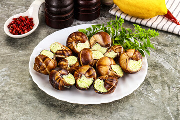 Fresnch escargort with basil butter