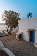 Kleine griechische Kapelle am Meer