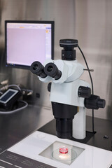 培養室内に設置された顕微鏡