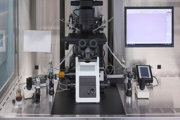 培養室内に設置された顕微鏡