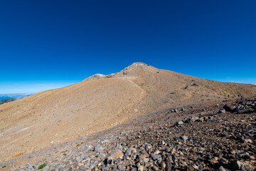 御嶽山八丁ダルミにて目の前に迫る剣ヶ峰