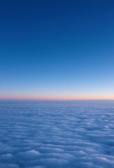 Obraz premium Twilight Shifting into Deep Blue as Stars Appear Above a Quiet Sea of Clouds