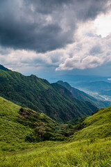Naklejka premium The mountainous landscape of the approaching storm