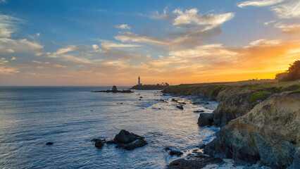 Obraz premium Sunset at California coast with Pigeon Point lighthouse on the Pacific Ocean,