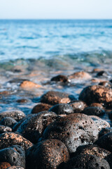 Rocks covered with water at the shoreline against the backdrop of the ocean