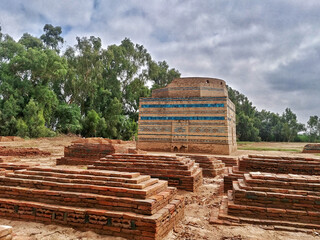 The ancient Lal Mahra Tombs Graveyard located in D.I.Khan District of Pakistan.

Dating back many centuries, testament to Pakistan’s rich heritage, steeped in cultural and historical significance.