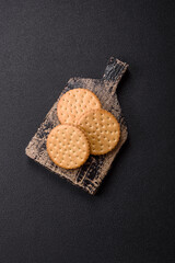 Round dotted snack snack cookies with cream