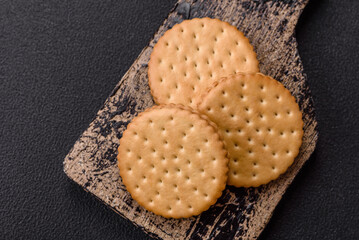 Round dotted snack snack cookies with cream