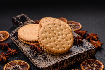 Round dotted snack snack cookies with cream