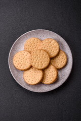 Round dotted snack snack cookies with cream