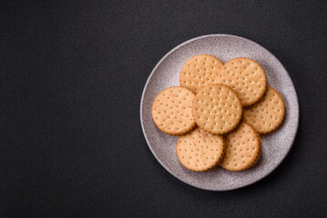 Round dotted snack snack cookies with cream