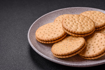 Round dotted snack snack cookies with cream