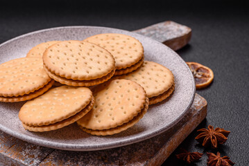 Round dotted snack snack cookies with cream