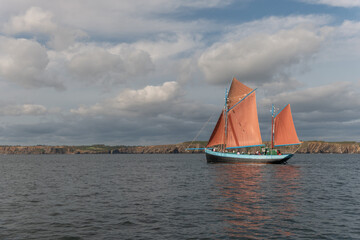 Naklejka premium Old Sailing Ship classified as a Historic Monument for tourist excursions at sea.