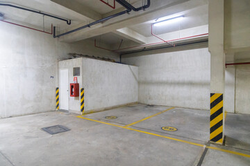 cochera de edificio de departamento en sotano