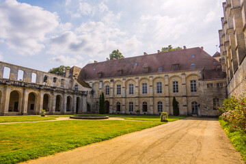 Vestiges de L'abbaye Notre-Dame de Longpont