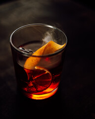 Coctel elaborado por un mixólogo/Bartender