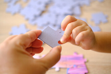 little child and mom playing together, parent teaches daughter to assemble puzzles, cognitive development through puzzle-solving, Parental Involvement in Learning