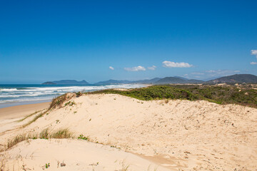 vista das dunas da Praia da Joaquina ao fundo a praia do Campeche e sua ilha Florianópolis Santa Catarina Brasil Florianopolis