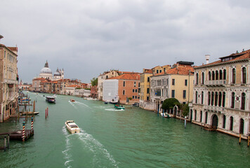 Venetian Grand Canal with Historic Buildings and Boats.
View of the iconic Grand Canal in Venice, Italy, featuring historic buildings, boats, and the Basilica of Santa Maria della Salute.