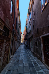 Fototapeta premium Concrete jungle and very narrow streets, Venice, Italy