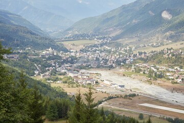 Fototapeta premium Hiking from Mestia to Ushguli in Georgia's mountainous Svaneti region