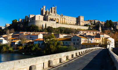 Obraz premium View of Cathedral of Saint Nazaire across Orb river, Beziers, France