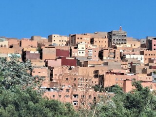 Fototapeta premium view of the city in the mountain