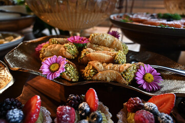 traditional thai dessert, straws, pistachio straws, snacks, fried snacks
