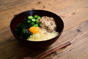 オクラとトロロ、納豆の腸活丼