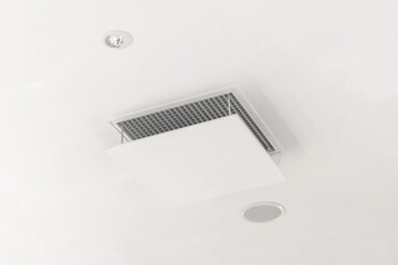 天井　換気扇　換気口