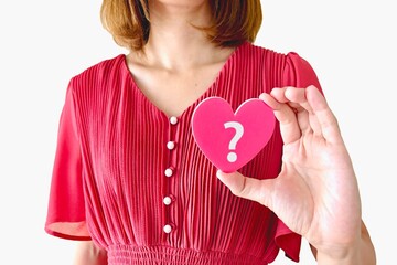 女性とハートとはてなマーク