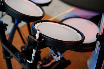 Obraz premium playing on a real drums, having fun music