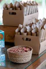 boda, traje, accesorios, reloj, botones, familia, recuerdos, chaleco, chaqueta, zapatos, ramillete, prendido, corbata, gemelos, novio, novia, marido, mujer, ramo, collar, pendientes, gafas, tacones, p