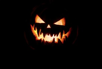 Naklejka premium Halloween, jack-o'-lantern, pumpkin, spooky, creepy, haunted forest, full moon, glowing eyes, twisted trees, dark atmosphere, eerie, scary, nighttime, shadows, silhouette, orange glow, blue tones, hor