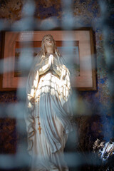 Marienstaue hinter Gitter Lago di Como,  Italien
