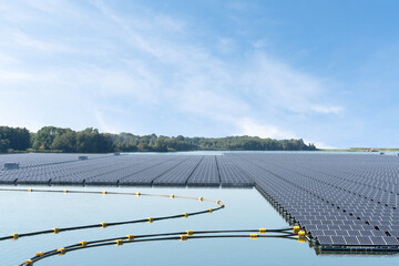 Schwimmende Photovoltaikanlage