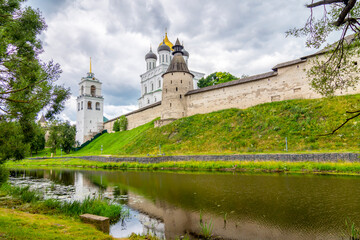 Obraz premium View of the Pskov Kremlin (Krom) and the confluence of the rivers Pskov and Velikaya, Pskov, Russia