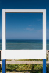 Fototapeta premium Polaroid-Fotorahmen als Fotospot für Selfie auf Sylt, Deutschland