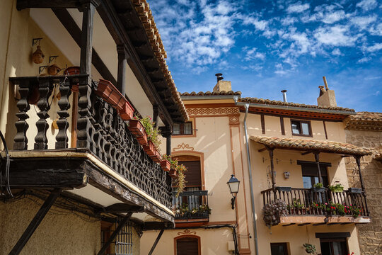 Balcones de Ademuz con precioso cielo nublado