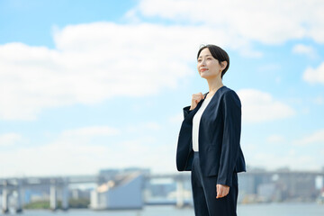 スーツ姿のビジネスウーマン