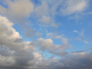 Fototapeta premium beautiful cloudy sky sunlight from the side, dramatic feel, it's going to rain