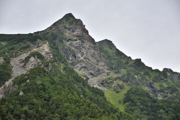 明神岳、大魔神の顔に見える？