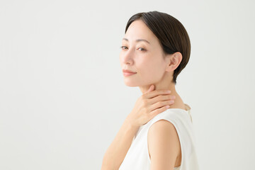 ミドル女性　スキンケア　ビューティー